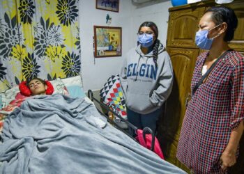 Los retos de Martha: un cáncer maligno y un hijo en cama por la violencia