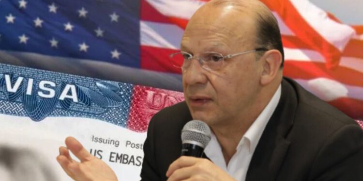 Ministro de Hacienda respalda a Gustavo Petro y renuncia al uso de la visa: 'No la necesitamos para trabajar por Colombia'