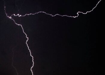 Mujer de 73 años murió tras ser impactada por un rayo cuando regresaba de la casa de un familiar