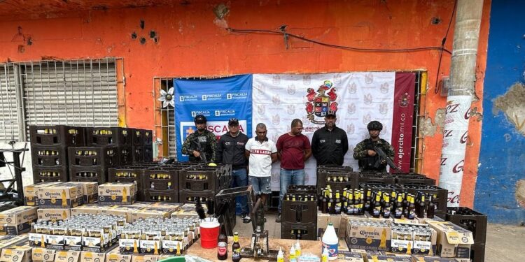 Operativo contra el ‘cococho’ en el mercado terminó con hallazgo más delicado: cervezas ‘Coronitas’ y ‘Águilas’ falsificadas