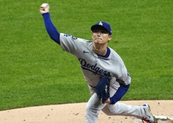 Recital de pitcheo de Yamamoto pone a Dodgers 2-0 sobre Cerveceros