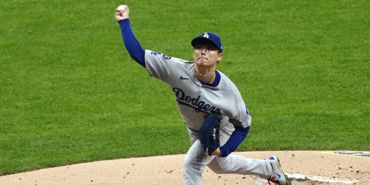 Recital de pitcheo de Yamamoto pone a Dodgers 2-0 sobre Cerveceros