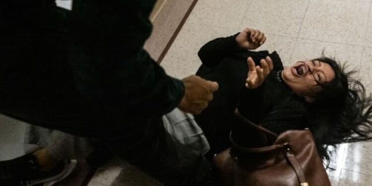 Video | Reconocida actriz reacciona a agresión del ICE contra migrante ecuatoriana