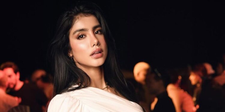 ¿Nuevo amor? Carolina Pico Ríos desata rumores de romance tras recibir ramo de rosas