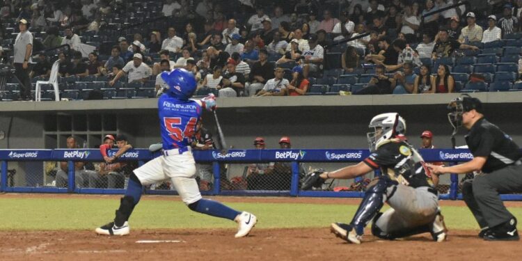 Caimanes dio una gran muestra de poder en su debut ante Tigres