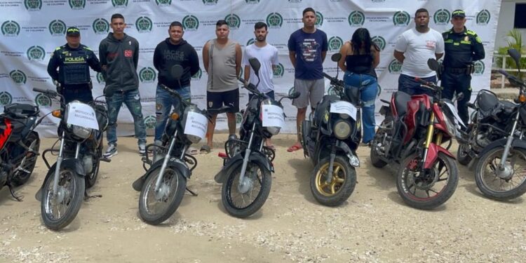 Capturan a seis hombres y una mujer por robo de motocicletas en Soledad