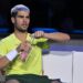 Carlos Alcaraz no jugará la Copa Davis por edema en el isquiotibial derecho