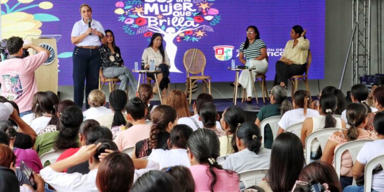 Emprendedoras del Atlántico se preparan para hacer la fiesta de los hogares en esta Navidad