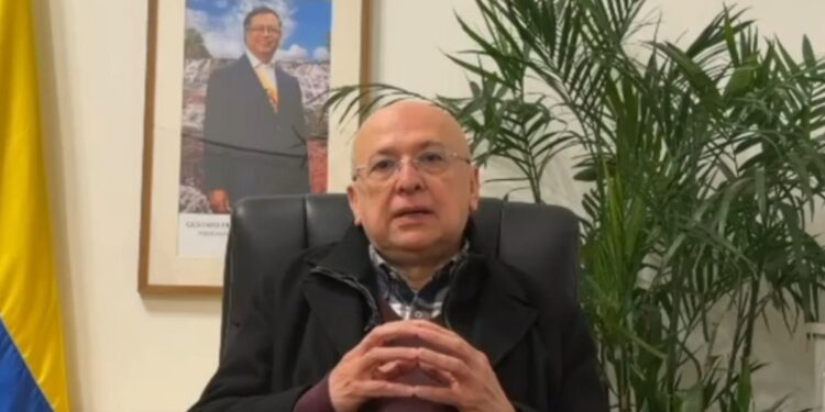 Espaldarazo al procurador: tras pedido de Petro, renuncia el minJusticia Eduardo Montealegre