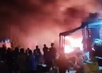 Fuerte incendio en la noche de este domingo en el barrio El Bosque