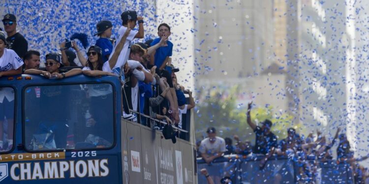 Los Dodgers desatan la euforia masiva en Los Ángeles por su triunfo en la Serie Mundial