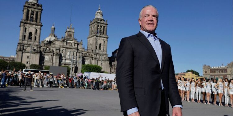 Raúl Rocha, dueño de Miss Universo, vuelve al escrutinio por presunto tráfico ilícito