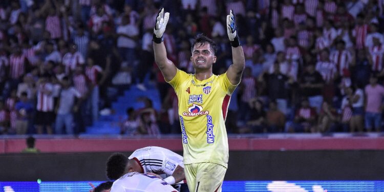 Silveira, el mejor de Junior, para Alfredo Arias, todo el equipo