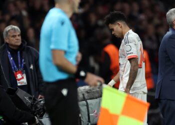 Tres partidos de suspensión a Luis Díaz por su expulsión ante el PSG