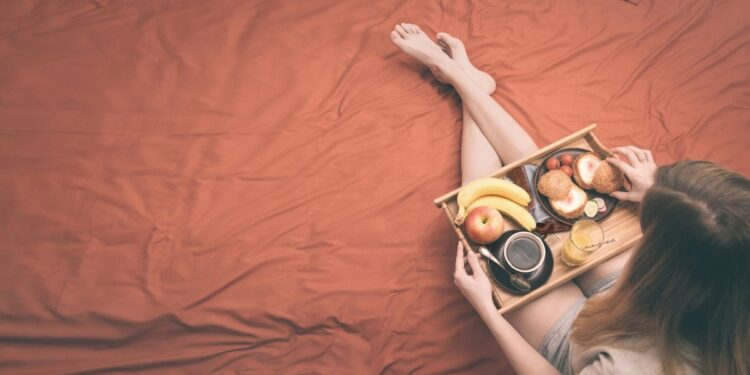 Video | Comidas y bebidas que pueden ayudar a perder peso mientras duermes