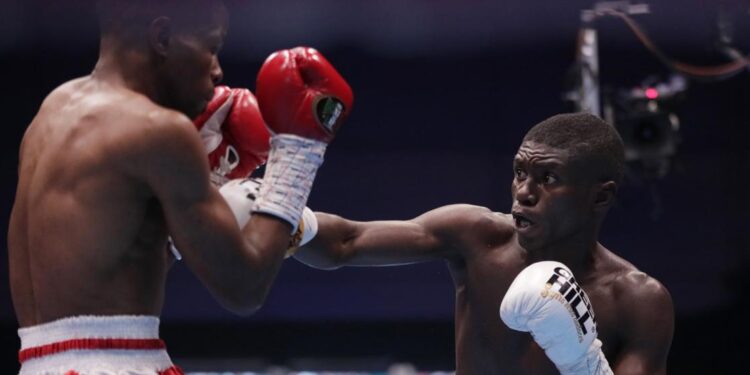 Yuberjen Martínez firmó contrato con la empresa All Star Boxing