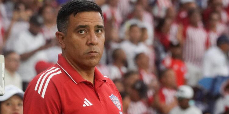 ¿Los jugadores de Santa Fe se opusieron a la contratación de César Farías?