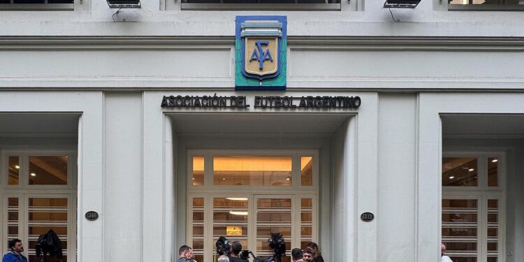 Allanan sedes de la AFA por investigación sobre presuntos desvíos de fondos