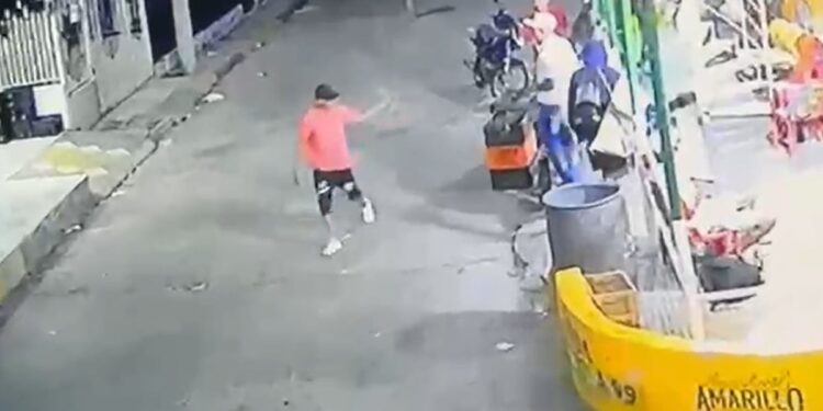 Ataque a tiros en barrio La Cordialidad deja a un hombre muerto: criminal llevaba gafas negras, bermuda y suéter rosa