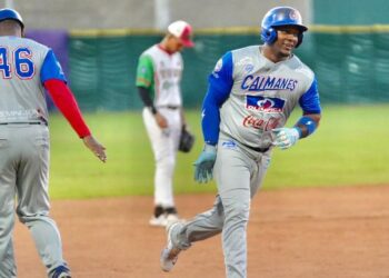Caimanes completó barrida a Toros y llegó a 14 victorias en la temporada