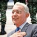 Cambio total para unos militares en Colombia: Álvaro Uribe Vélez propone salvación por situación que los golpea tras 40 años