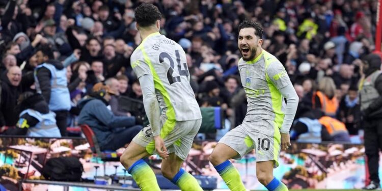 Cherki salvó la buena racha Manchester City con un gol ganador