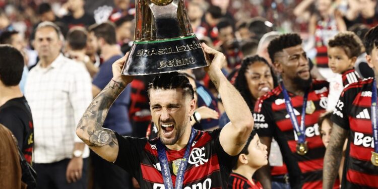 De Arrascaeta, Messi, Di María y Vitor Roque, entre los candidatos a 'Rey de América'