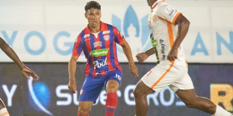 Eduardo Dávila acusa a Julio Comesaña de dañar la llegada de Sarmiento alJ unior