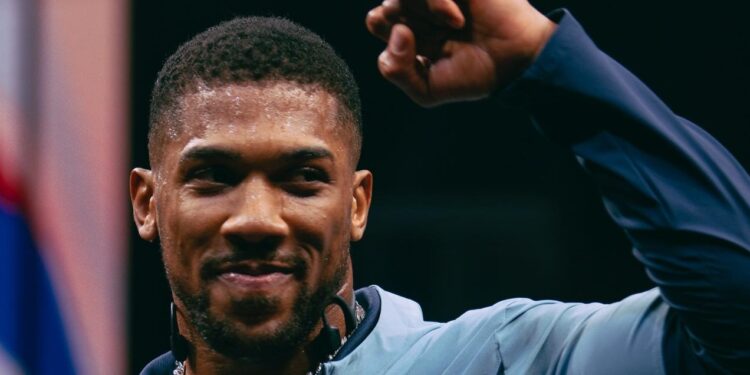 El boxeador Anthony Joshua, herido en accidente de tráfico en Nigeria