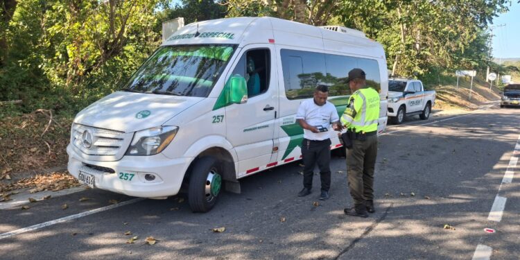 “El único afán es llegar sanos y salvos”: Policía refuerza campaña vial en la vía al mar Cartagena–Barranquilla