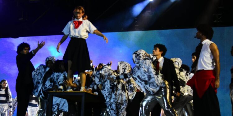 Jóvenes del Atlántico alzan su voz contra el bullying a través del arte en la Plaza de la Paz