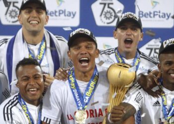 Junior jugará su decimotercera final en la historia de los torneos cortos