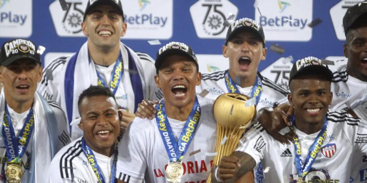 Junior jugará su decimotercera final en la historia de los torneos cortos