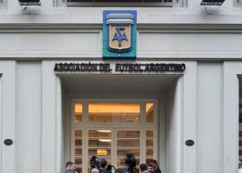Justicia argentina ordenó registros en la AFA y a 17 clubes por presunto lavado de dinero