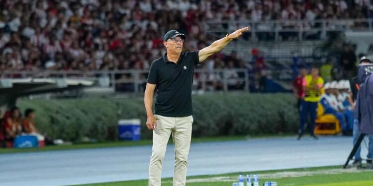 "Los importantes son los jugadores, ellos me han sacado campeón": Alfredo Arias