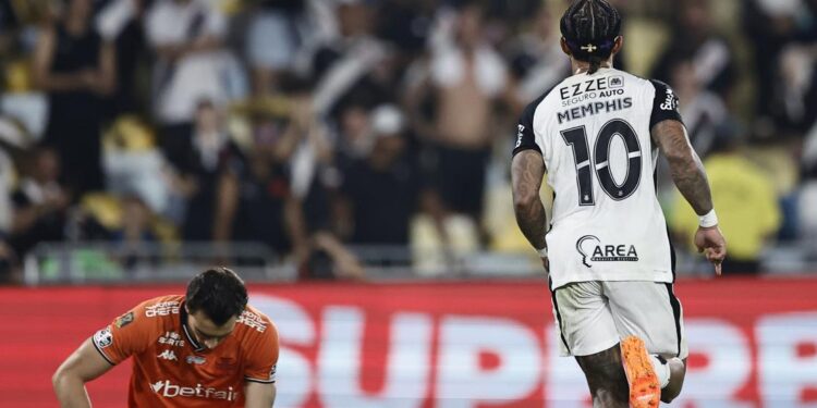 Memphis Depay le da la Copa de Brasil al Corinthians