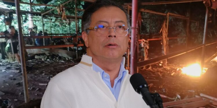 Propuesta de defensa antidrones de Petro tras atentado a base militar oculta polémica decisión con la que busca plata