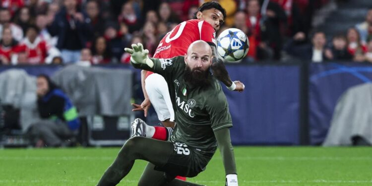 Richard Ríos le da vida al Benfica con gol y asistencia ante el Nápoles