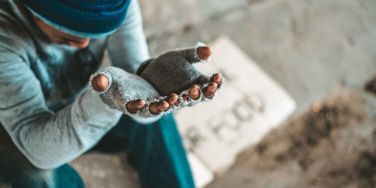 Video | Reconocido actor en condición de calle fue reconocido por un seguidor