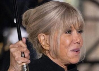 Video | “Sucias estúpidas”: primera dama de Francia contra grupo de feministas