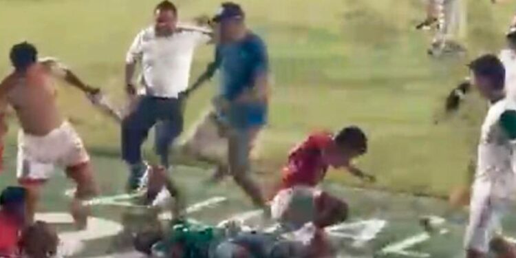 ¡Vergüenza! Final de fútbol aficionado en Barranquilla terminó en batalla campal