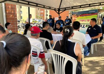 Tránsito a tu barrio llega a Puerto Armónica: Acuerdan reductores de velocidad y control al mal parqueo