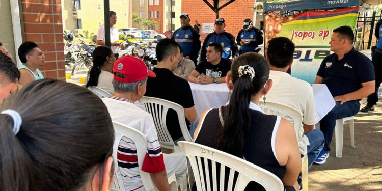 Tránsito a tu barrio llega a Puerto Armónica: Acuerdan reductores de velocidad y control al mal parqueo