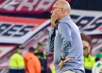 Arias dice que Junior debe "fortalecerse puertas para adentro" y "comer mie...y apechugar"