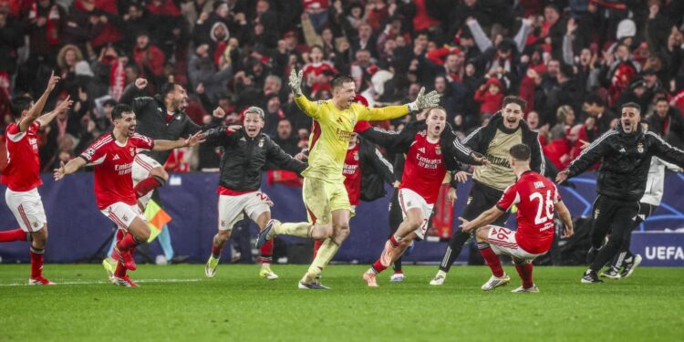 Arquero del Benfica marcó gol agónico contra el Real Madrid para clasificar en la Champions League