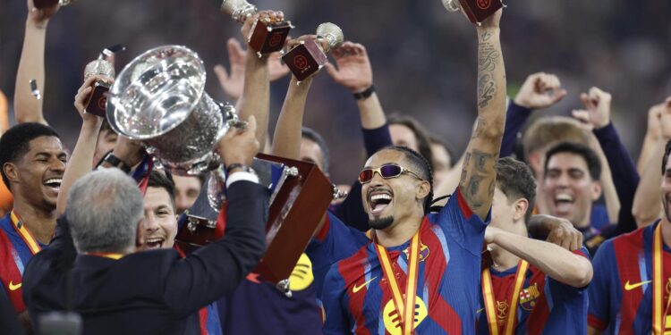 Barcelona, supercampeón de España gracias a un genial Raphinha