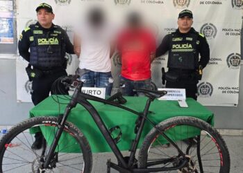 Capturados dos hombres por hurto y porte ilegal de armas en el norte de Barranquilla