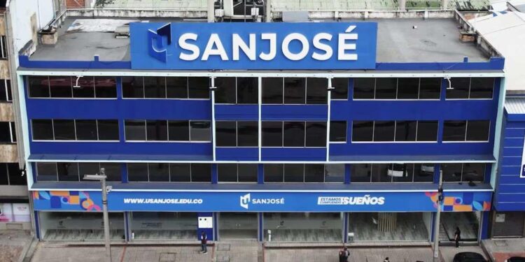 Denuncian “cartel de diplomas” en el Gobierno con la Fundación San José