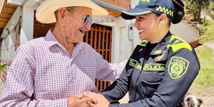 Donde el deber tiene rostro humano, una mirada humana al servicio policial como pilar de la seguridad, la dignidad y la democracia