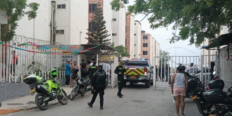 Dos hombres asesinados y uno más herido tras ataque armado en Las Gardenias